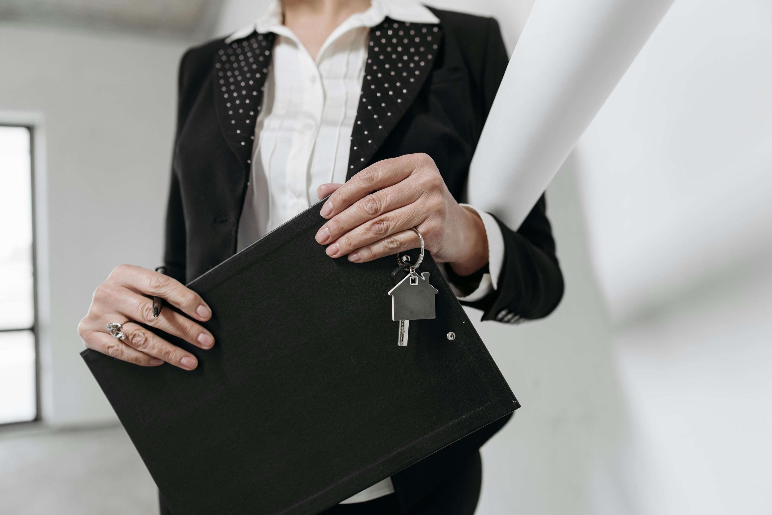 Real Estate LLC Names: 200+ Ideas for Investors