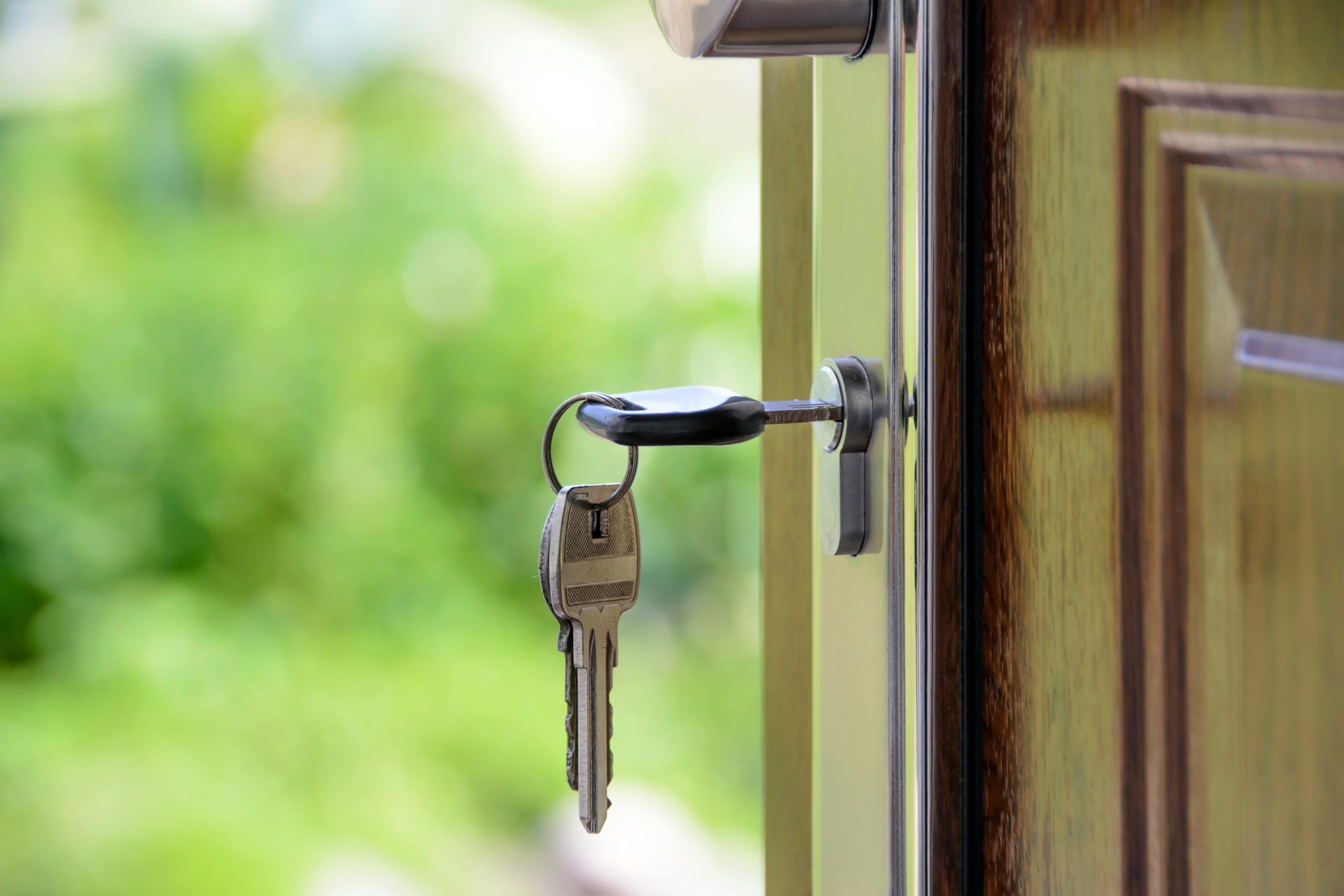 Absentee Owner: Meaning, Motivations, and Examples